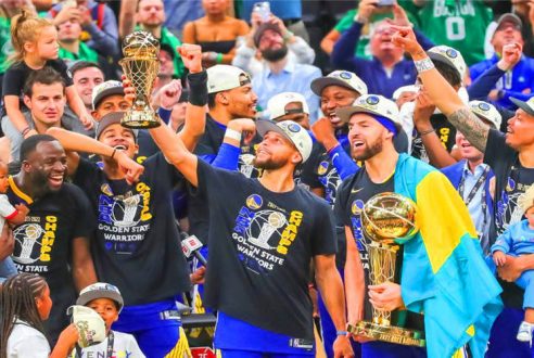 ¡Arranca tu cara! Después de negarse a aceptar un recorte salarial, 28 millones se despidieron de los Warriors y Curry dejó oficialmente el equipo con un cuchillo en la guardia.