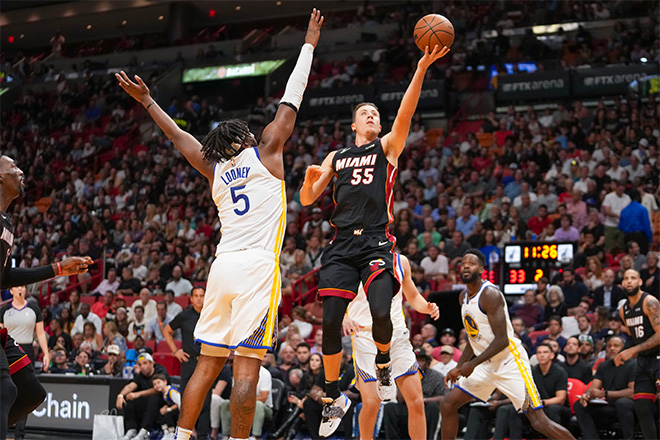 Warriors pierde ante Heat en racha de tres derrotas consecutivas
