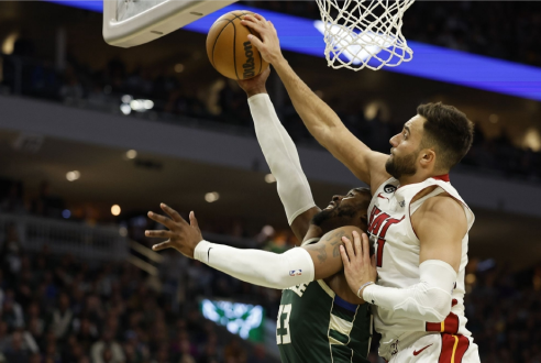 El Heat eliminó a los Bucks 4-1 en la prórroga y jugó ocho negros