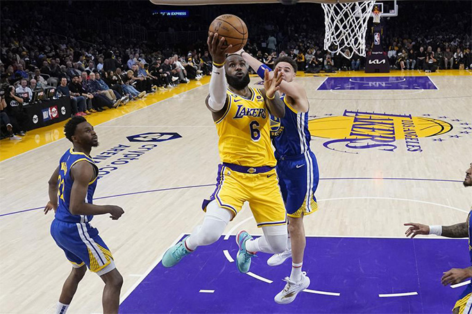 Lao Zhan anotó 27 puntos, los Lakers vencieron a los Warriors y ganaron el punto de partido